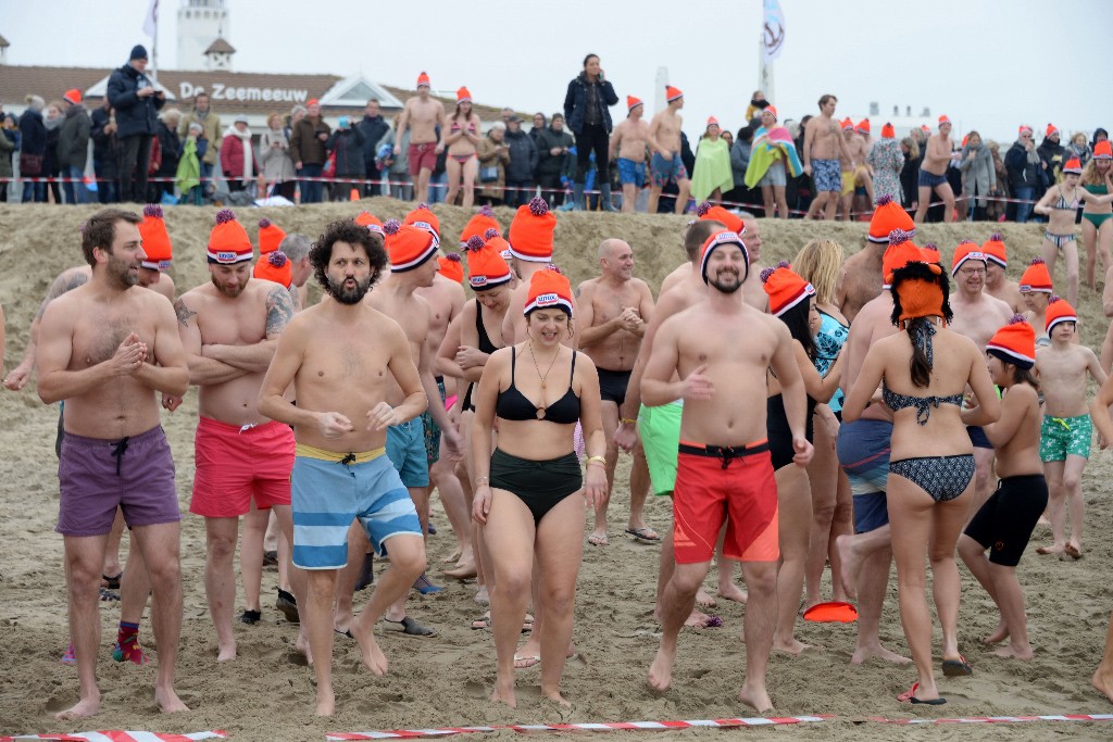 ../Images/Nieuwjaarsduik Noordwijk 2020 027.jpg